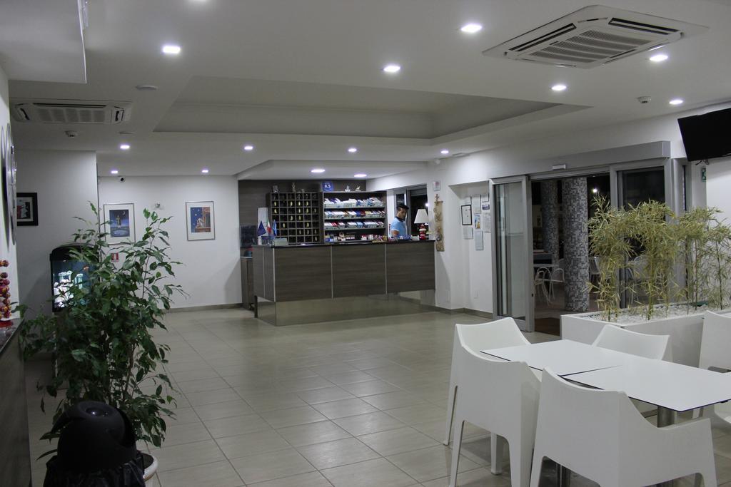 Hotel Poseidon Corigliano Calabro Bagian luar foto