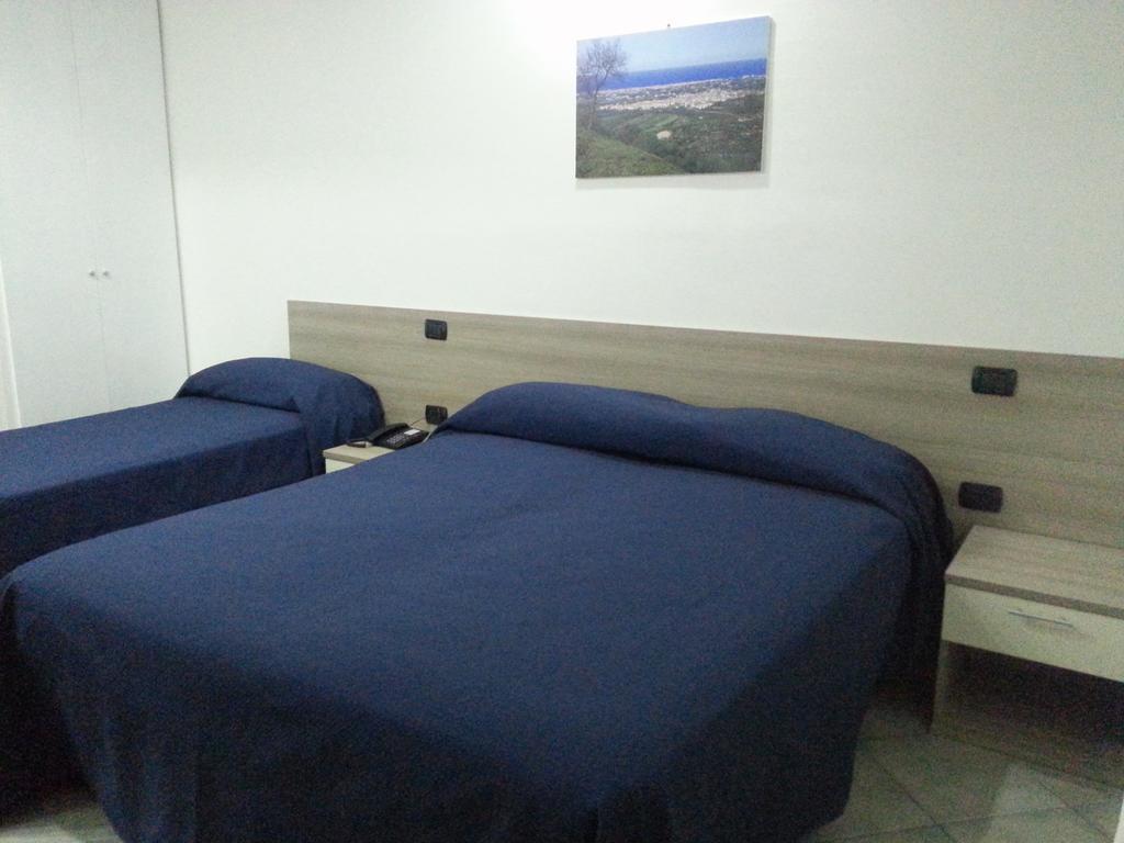 Hotel Poseidon Corigliano Calabro Bagian luar foto